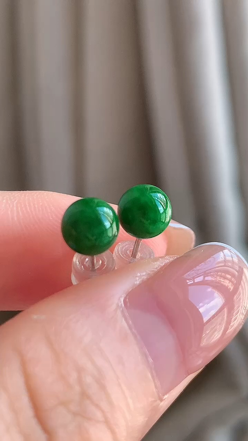 天然翡翠，辣阳绿珠耳钉，18k金 尺寸6 bz925