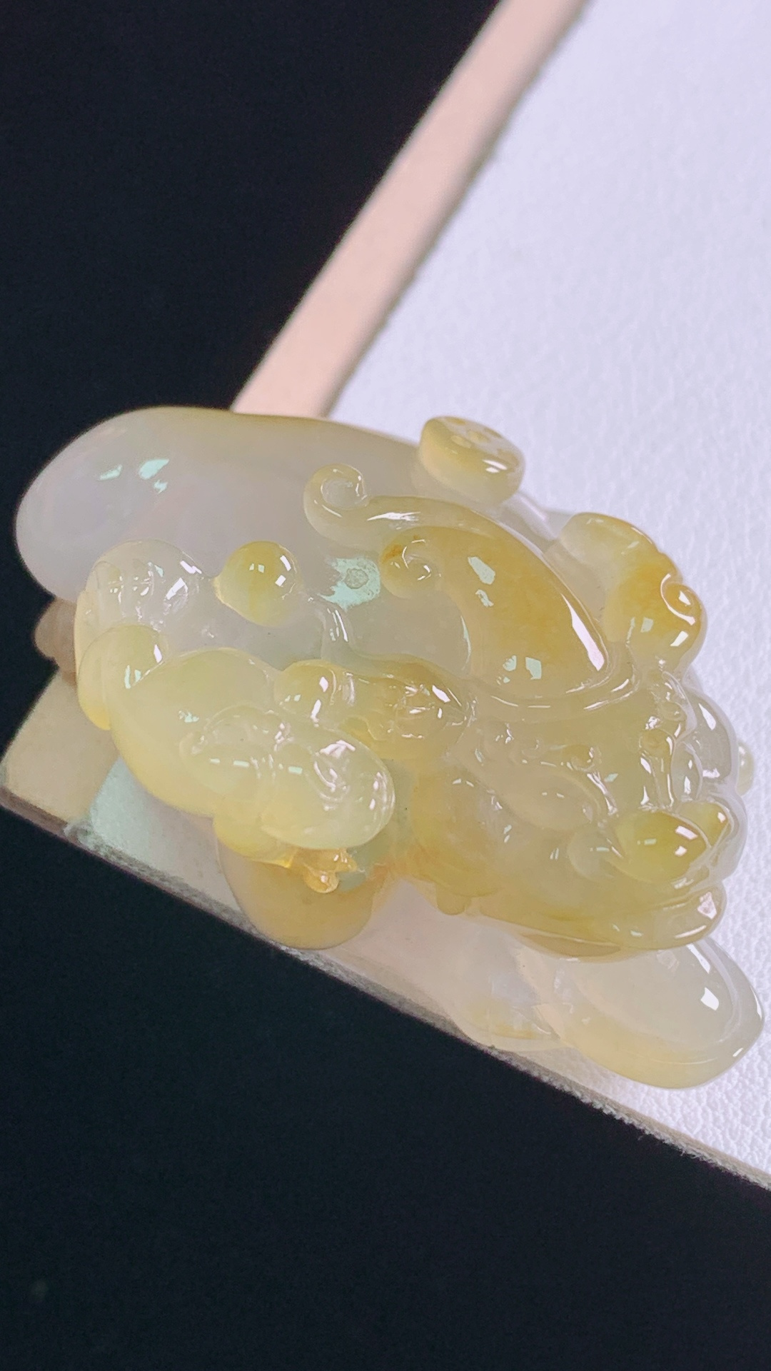 ️冰黄三脚蟾 天然黄翡，雕工精湛，无裂 尺寸:50.2-39.9-23.5mm 29