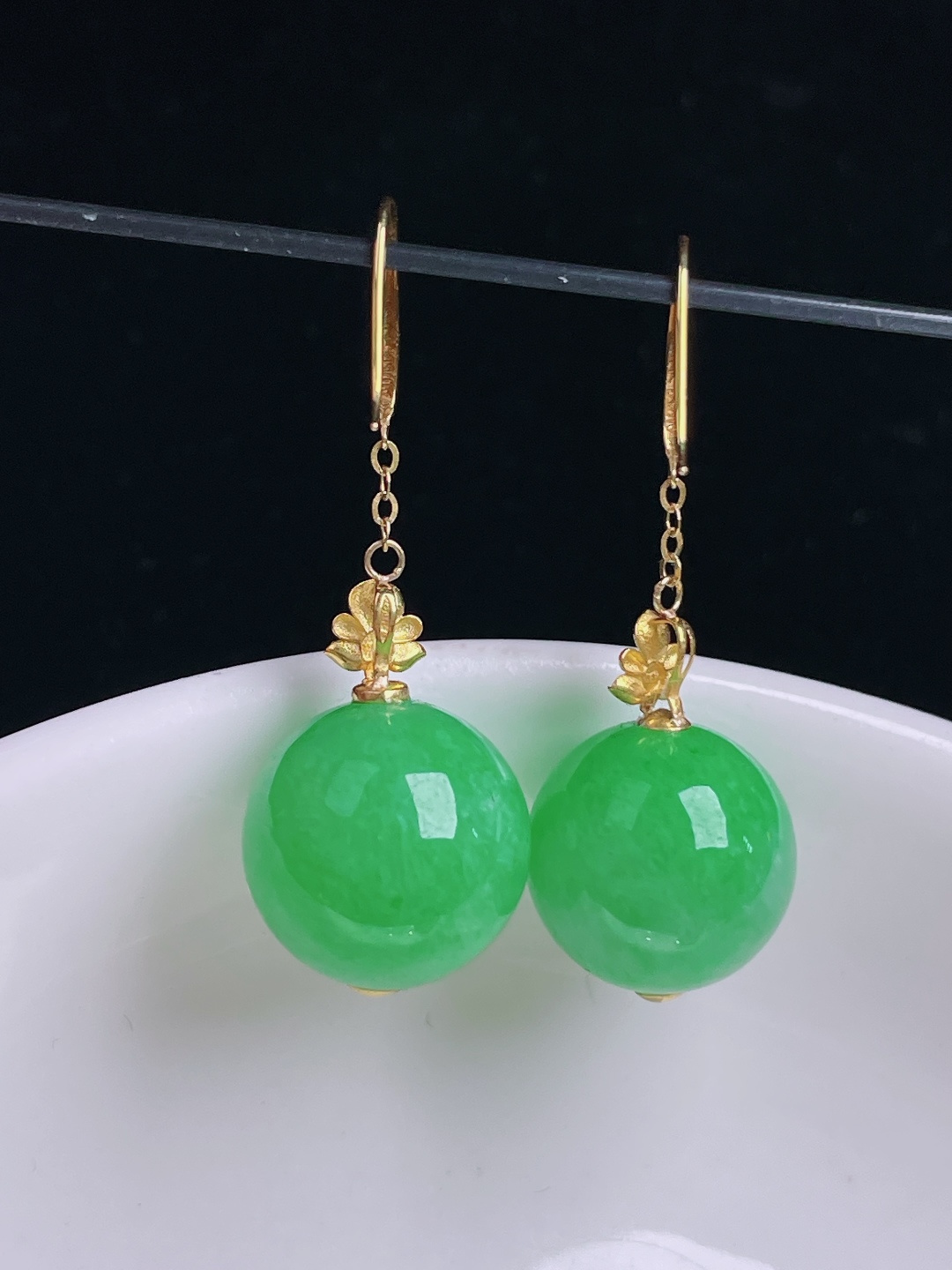 ️阳绿圆珠耳坠，18k镶嵌，老种起光，细底通透，尺寸：裸石12.7mm1003