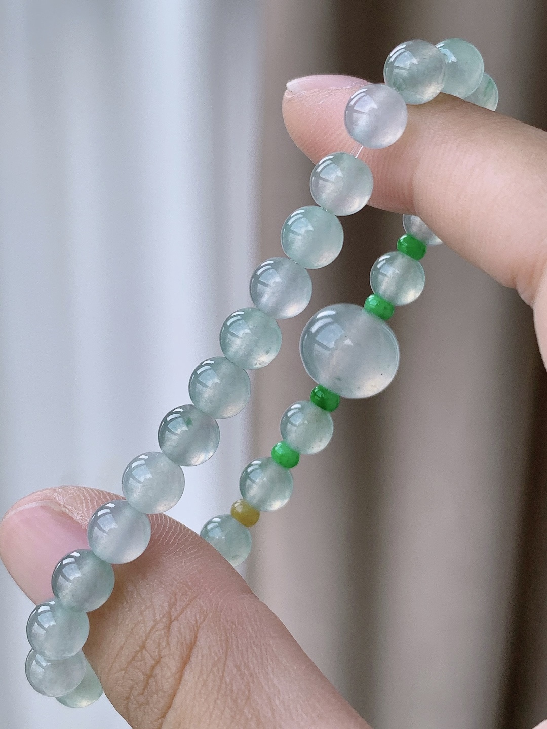 【珠子】冰晴水手串圆珠珠子手串 【说明】缅甸 性比高 【尺寸】11.6-10mm 【重量】12.6克