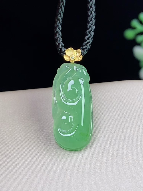 18k金镶冰绿如意，无裂，尺寸19-9.0-3.1mm，S04pa09