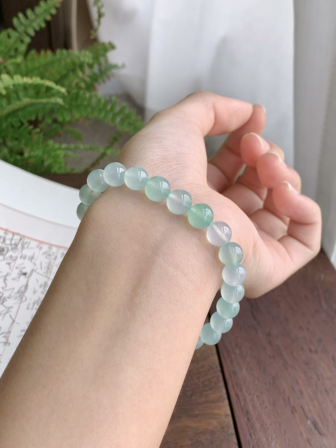 【珠子】冰种飘绿手链圆珠子手链 【说明】缅甸 性比高 【尺寸】7.3mm 【重量】18.2克