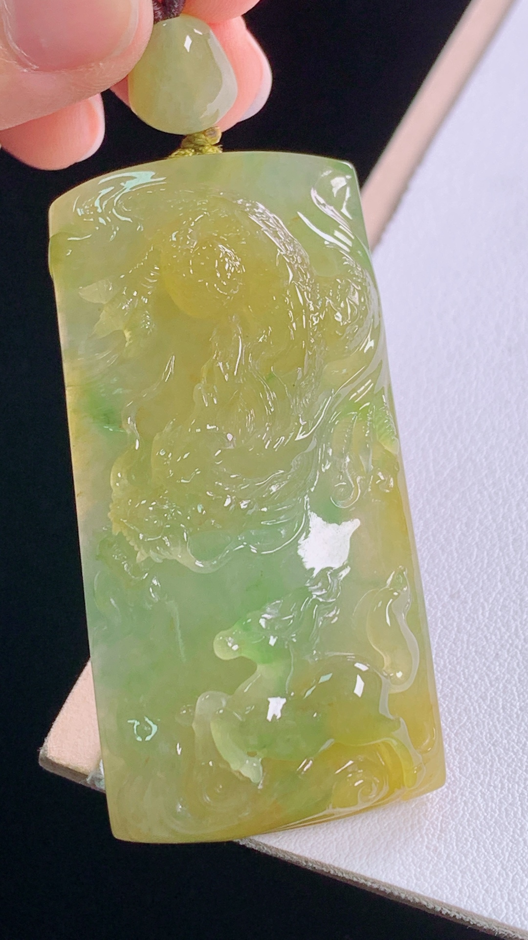 黄翡龙马精神 天然黄翡，种老起胶，无裂 尺寸:57.2-28.8-12.2mm 29