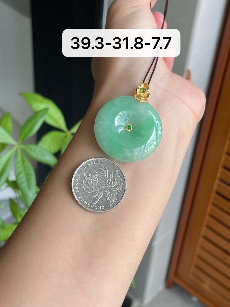 18k金镶豆绿大平安扣，尺寸39.3-31.8-7.7mm S85，39.3-31.8-7.7