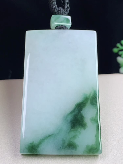 飘绿无事牌，无裂，尺寸59.6-35.8-5.3mm，S04mzt