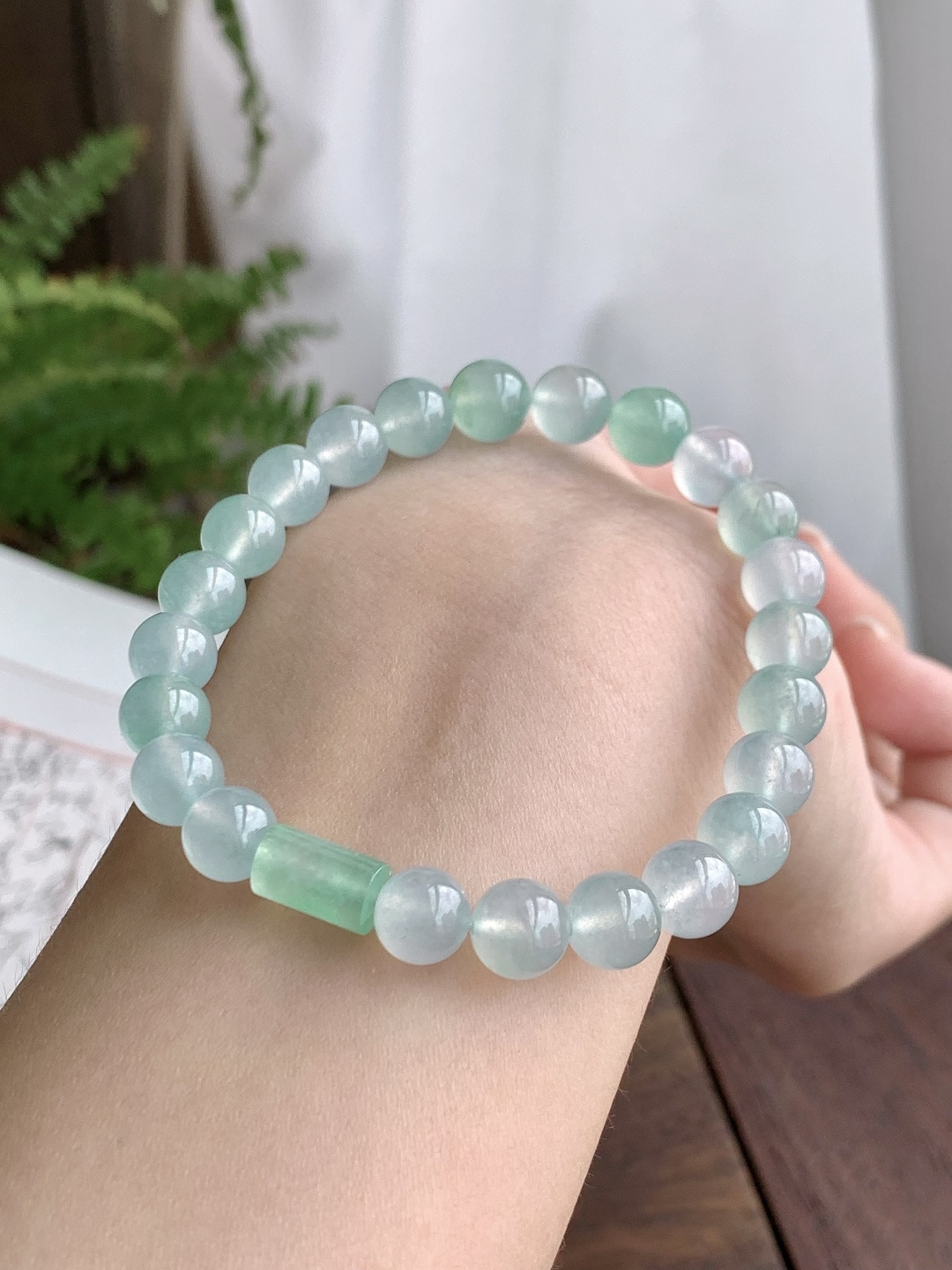 【珠子】冰种飘绿手链圆珠子手链 【说明】缅甸 性比高 【尺寸】7.3mm 【重量】18.2克
