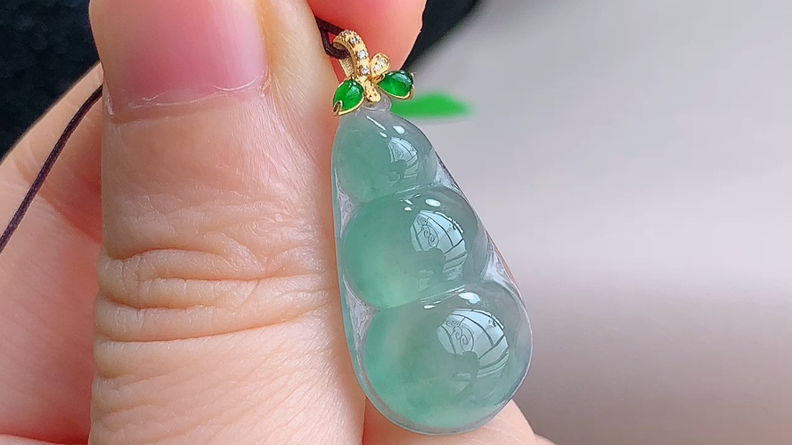 ️ 18K金伴钻福豆，无裂，尺寸28.8/24.1-13.7-5.4mm，包A附证书