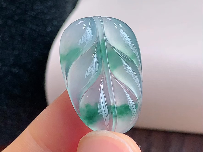 ️ 叶子， 无裂，尺寸27.3-18.3-3.7mm，包A附证书