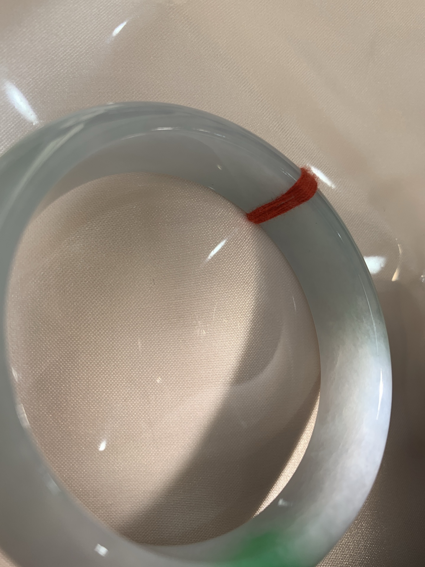 白底青正圈 55-7.1-12.9 0502-N614 打灯棉线，底妆水润，一抹阳绿花飘舞，清新动人，更显灵动，有生命力。