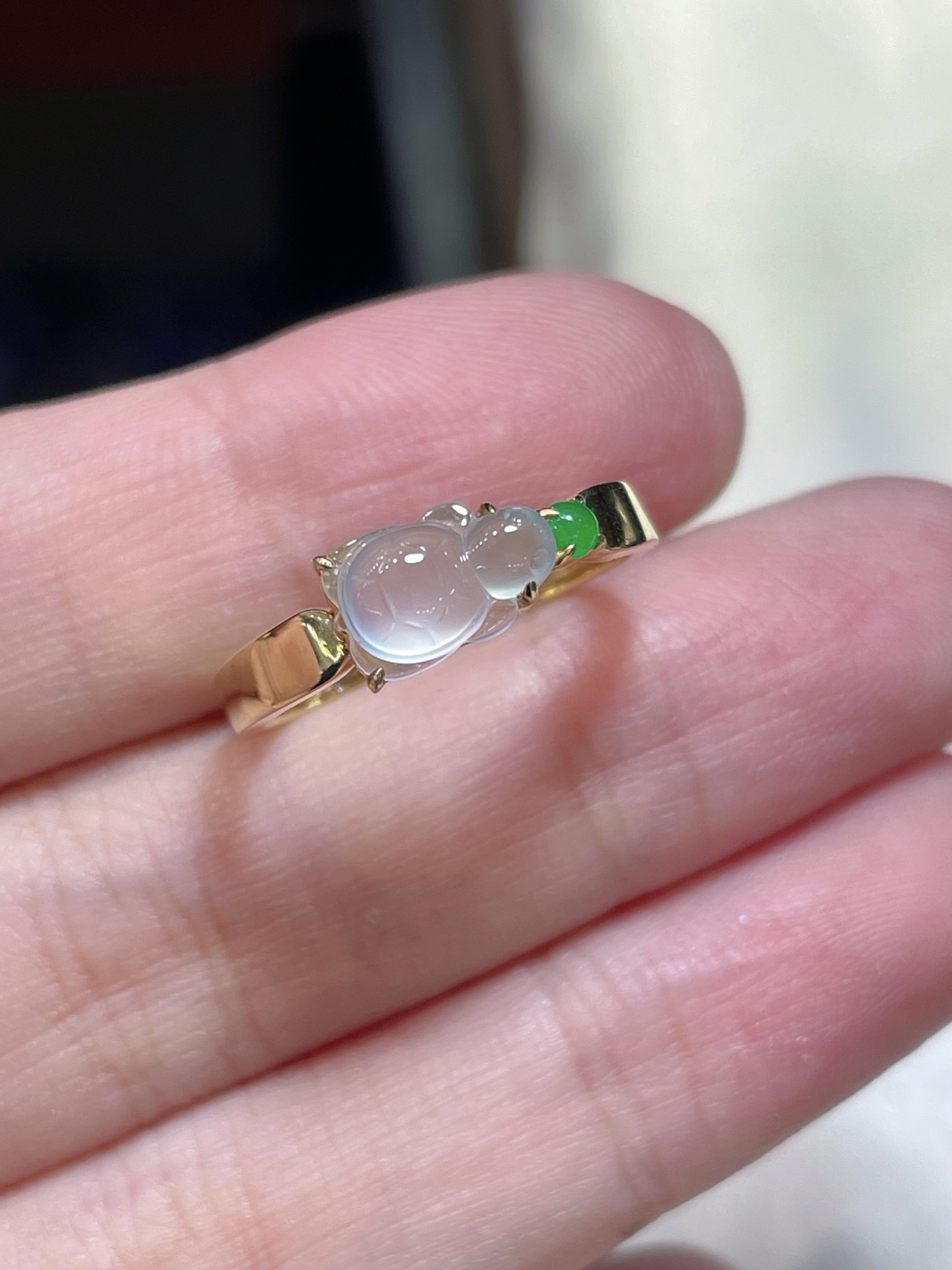 ️性比推荐 冰种翡翠戒指，种水 底色起荧光，刚性十足 18k金镶嵌设计，水润透亮，5.6-9.1-3.1