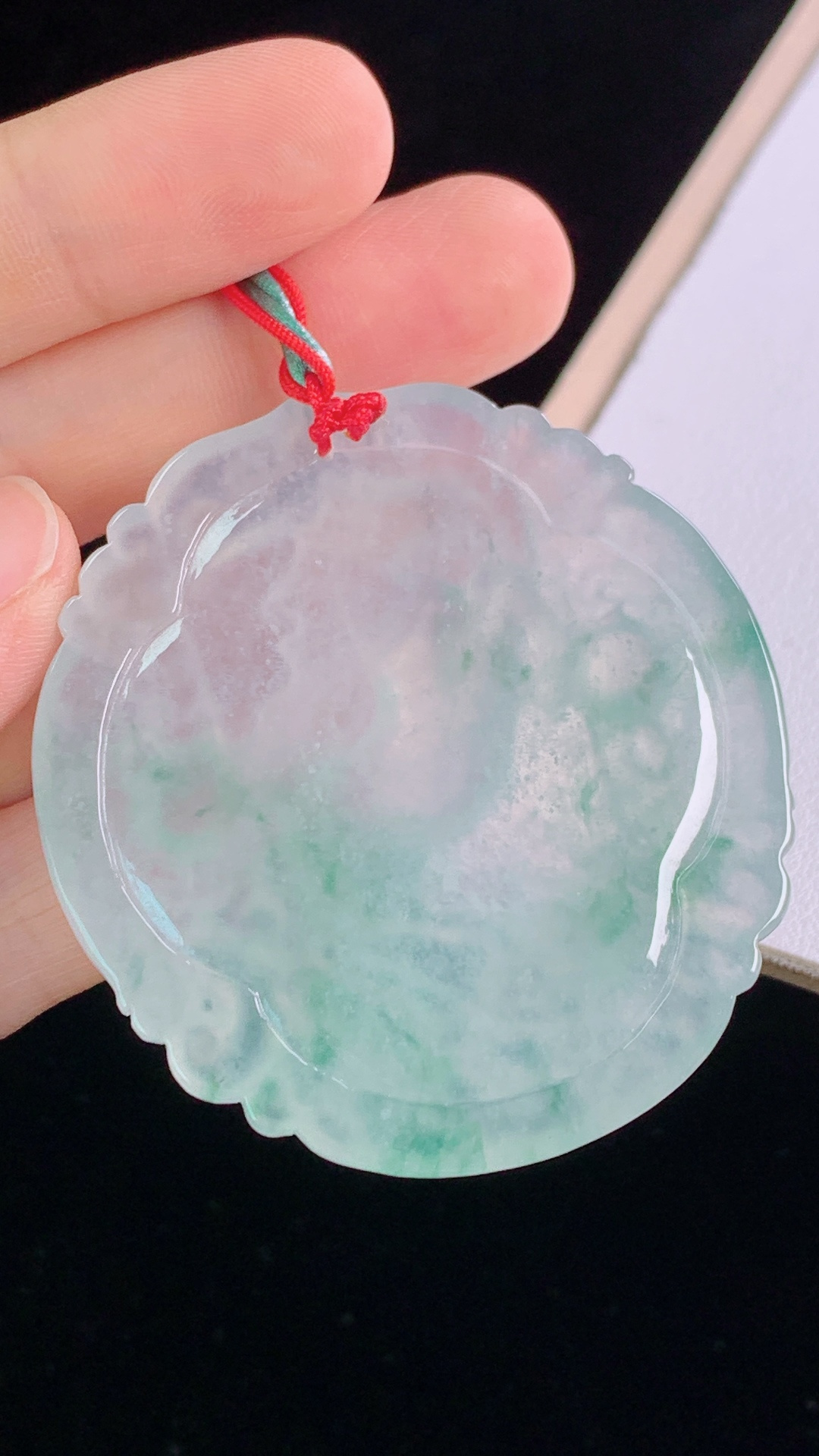 ️冰种飘花马牌 花色灵动，清透起光，无裂，尺寸:51.5-48.3-6.1mm 29