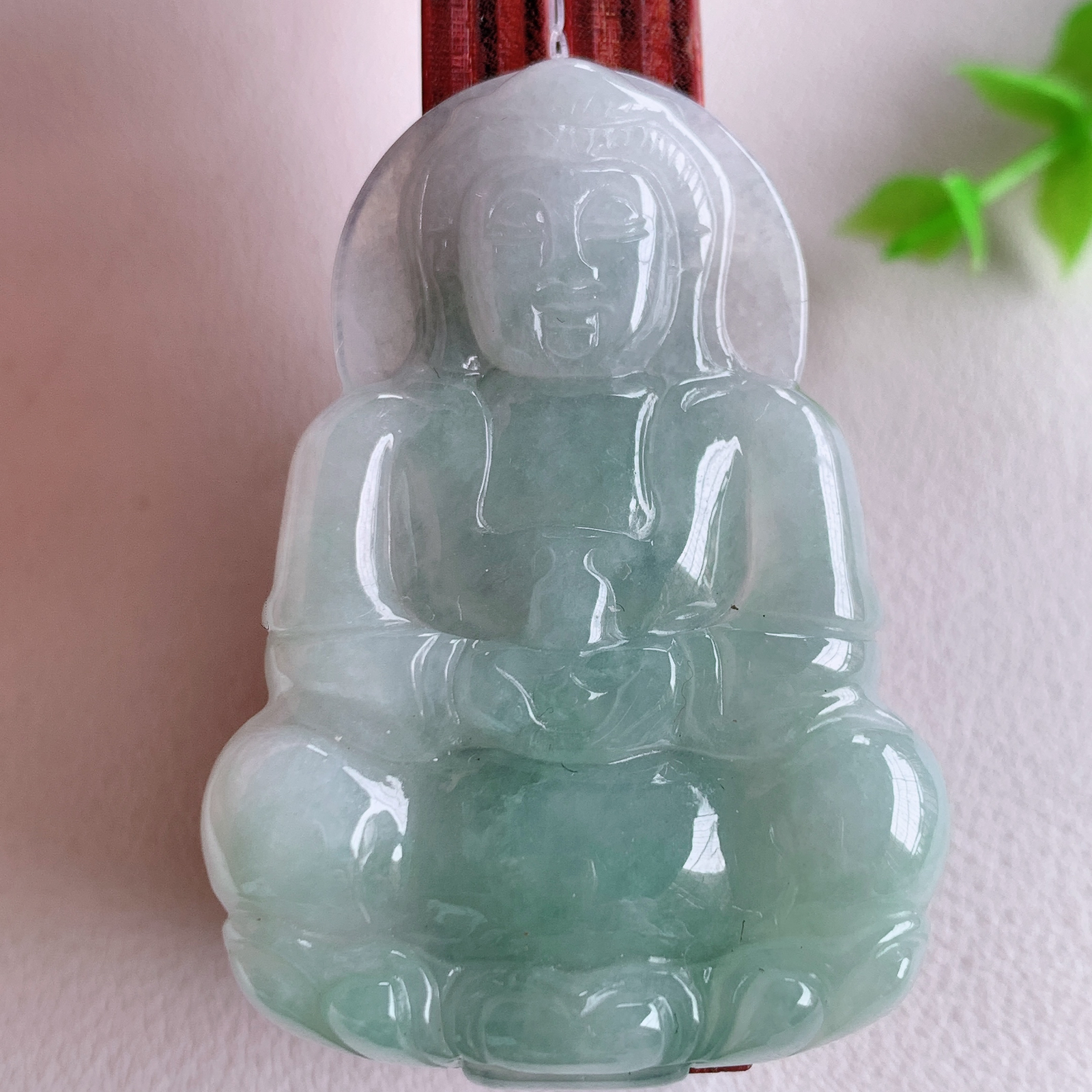 冰润精雕观音吊坠，法相端庄大气，工艺精湛，种色浓郁，细腻饱满冰润，种老水足，收藏佳品，佩戴大气  W49.3   尺寸：49-33.8-5.8mm