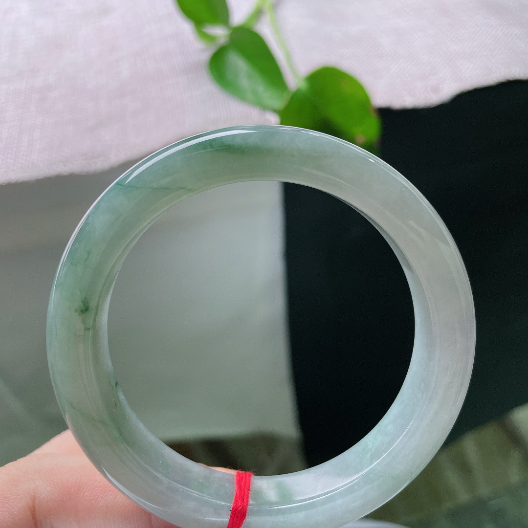 55.8/12.3/8.9，飘花正圈，晶体，飘花纤细飘逸，线条柔和自然色调均匀素雅，意境清幽淡然。s