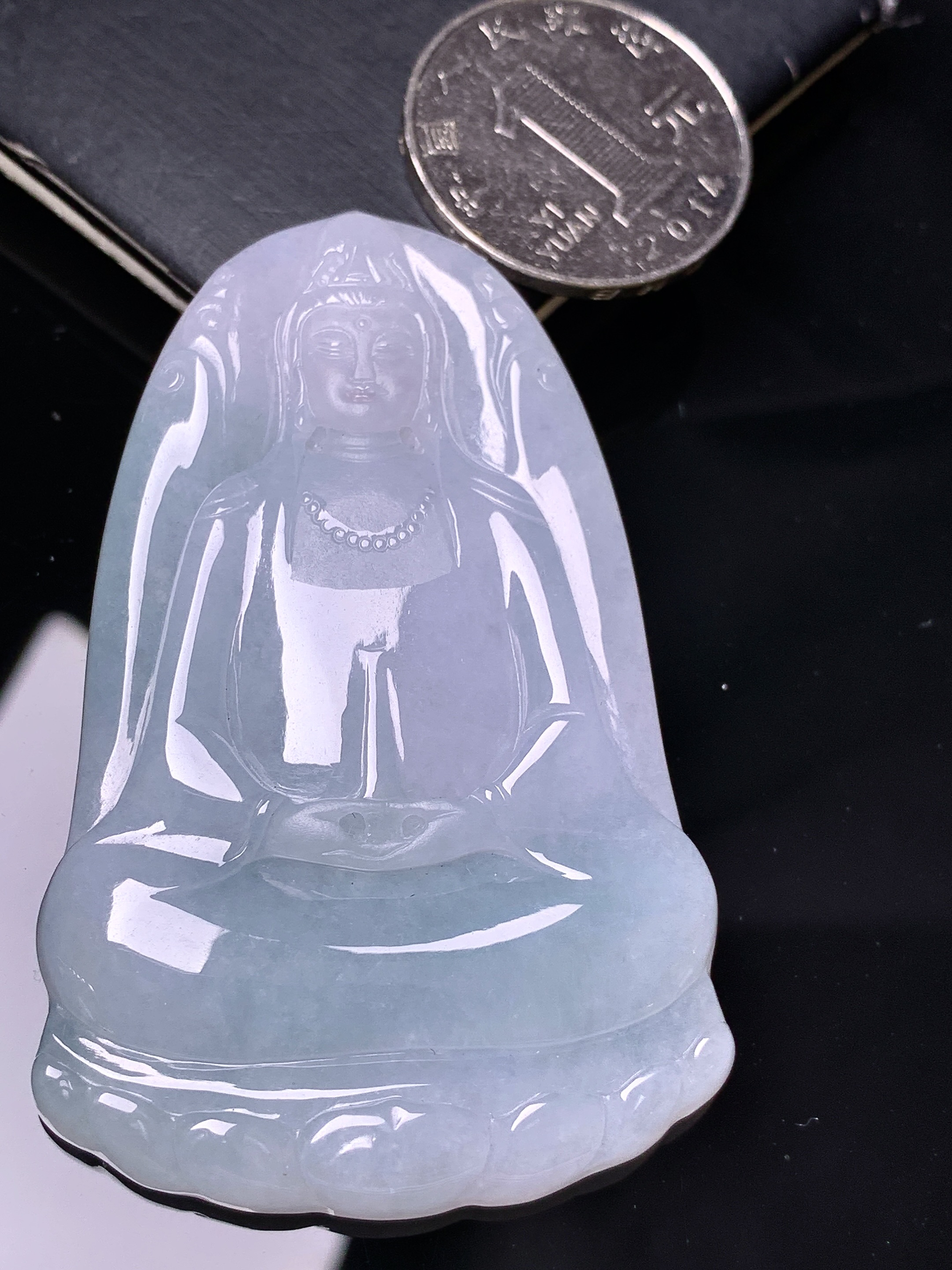 冰种观音菩萨吊坠 玉质细腻 色泽艳丽清新 水润亮眼 整体尺寸64.6*40*5.7 d1