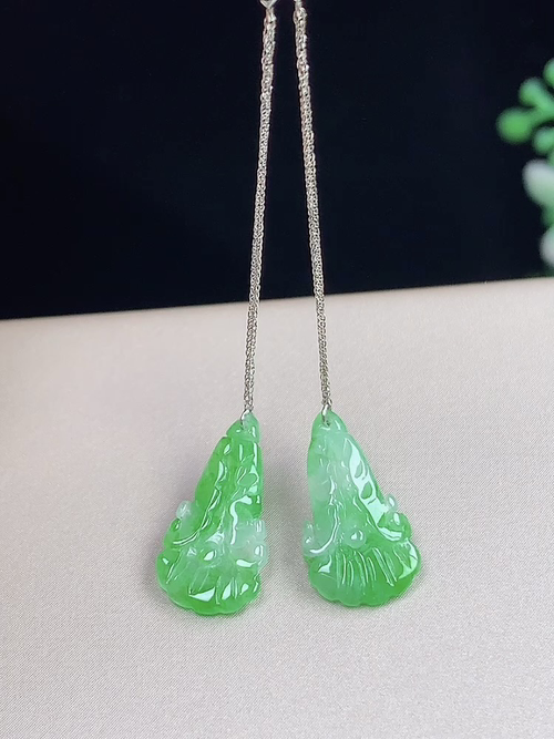 18k金镶飘绿白菜耳环，百财聚来，无裂，尺寸15-7.7-2.0mm，S05cdg