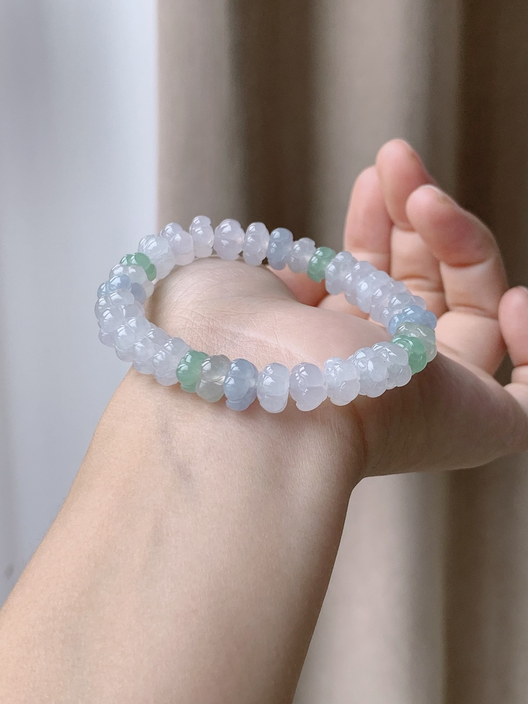 【珠子】冰多宝手串莲花手串 【说明】缅甸 性比高 【尺寸】9-5.5mm 【重量】25.2克