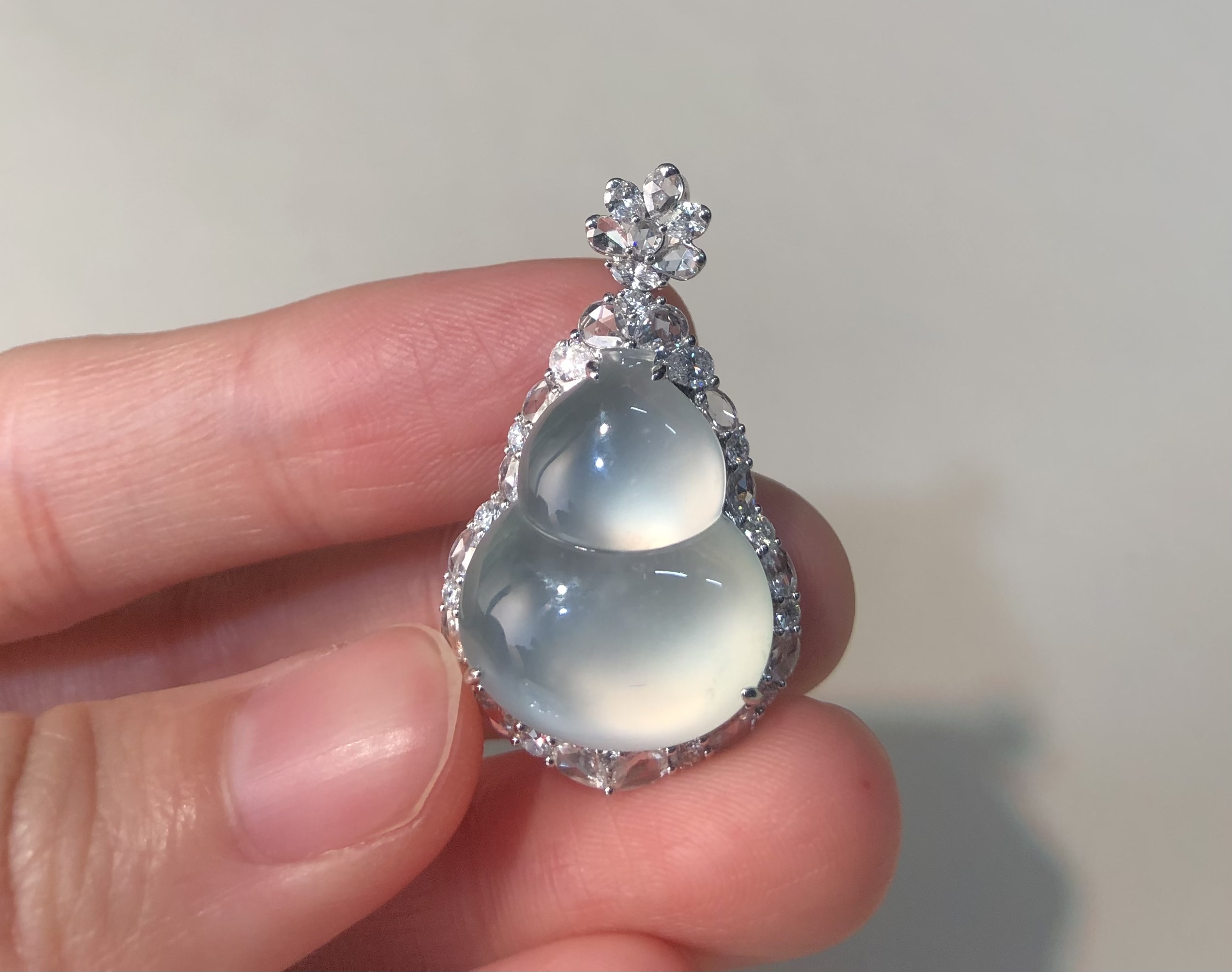 ️ 18k【金镶嵌冰种葫芦吊坠】 尺寸：28.0×19.2×12.1，裸石20.0×16.0 璞玉含光，温润千载
