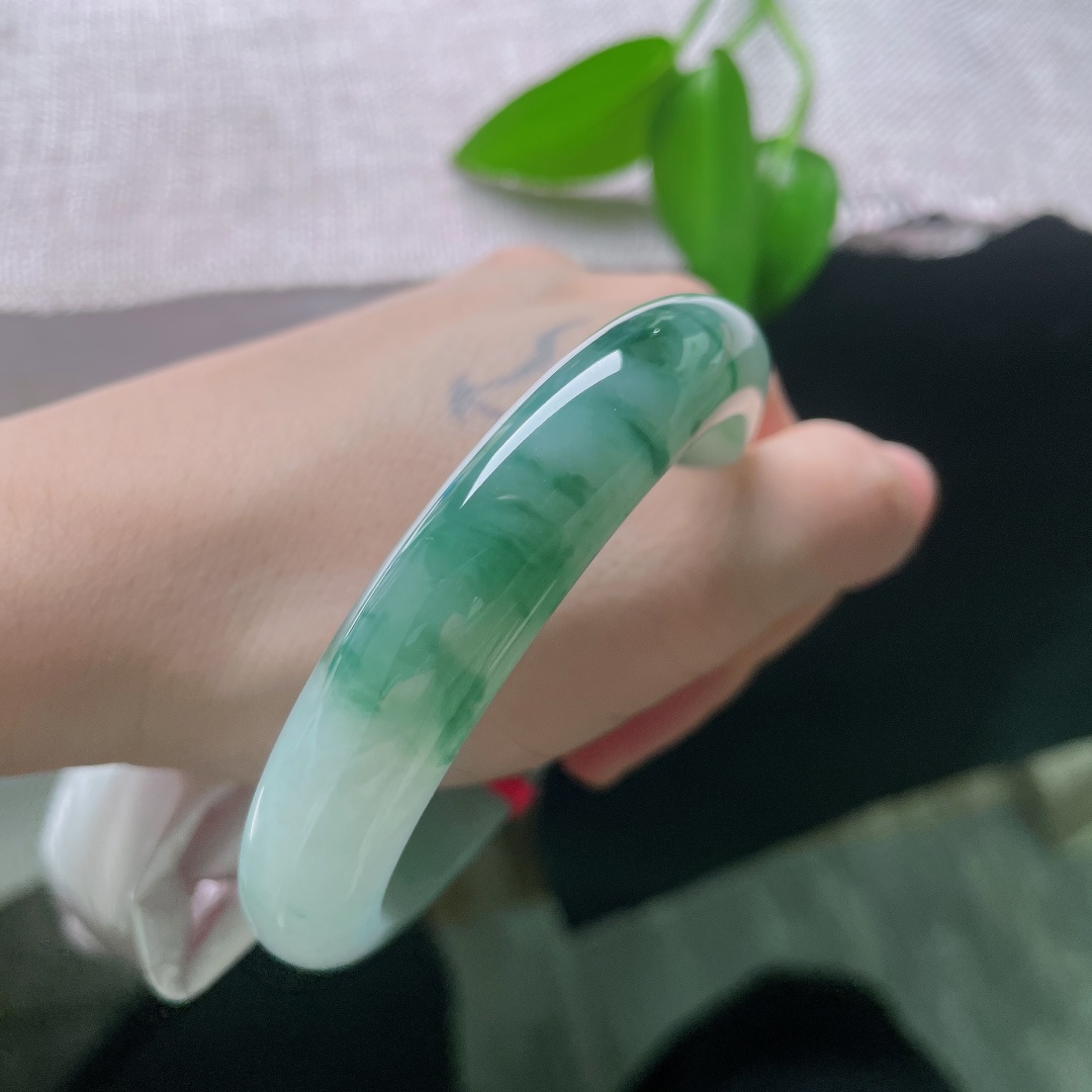 59.1/12.2/8.4飘花正圈，水润细腻，洒金，婉间生辉，贵气，无裂，ss59404a