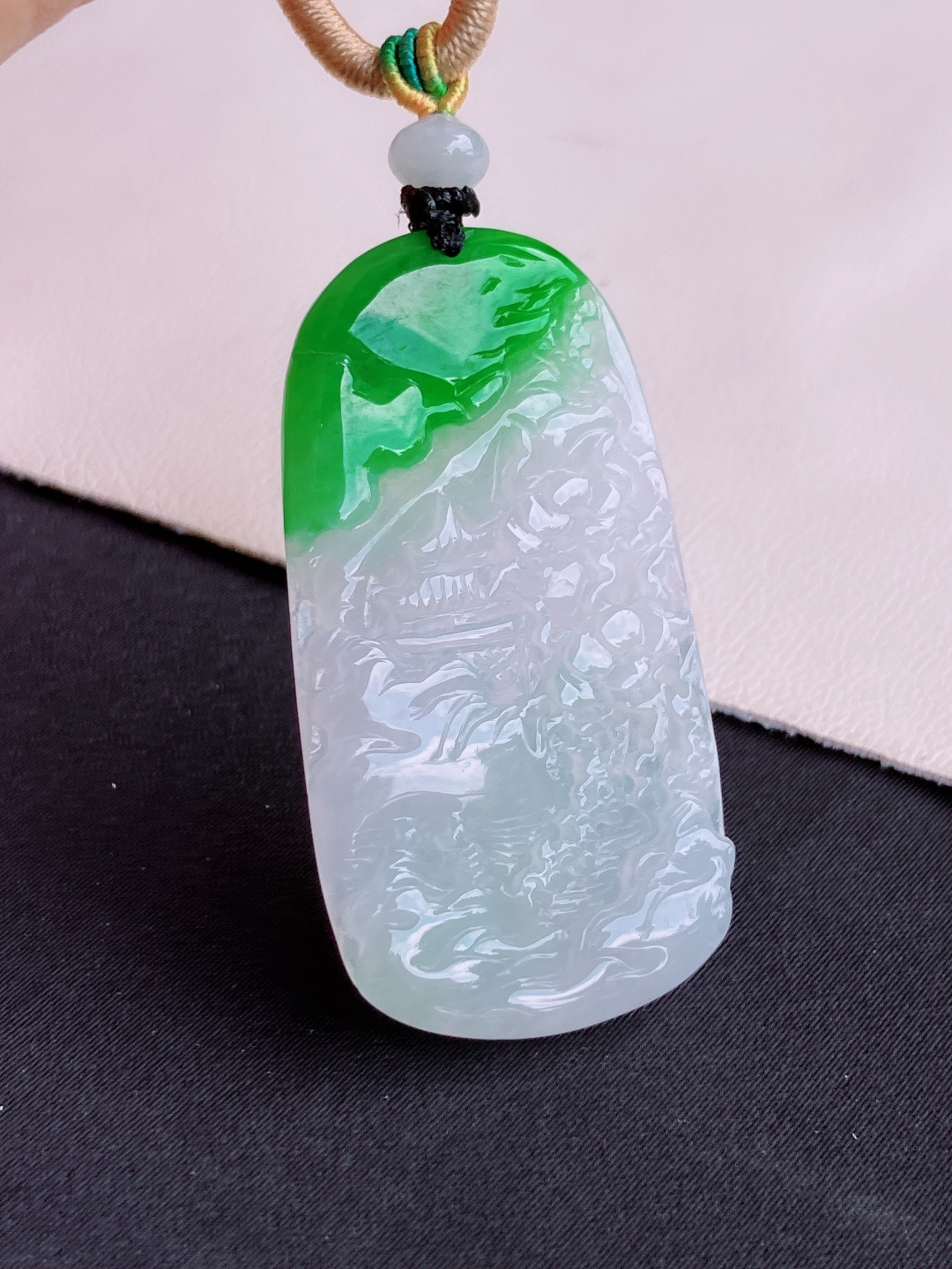 ️，翠绿山水牌，晶莹剔透，尺寸45.3/24.6/4/自然光实拍