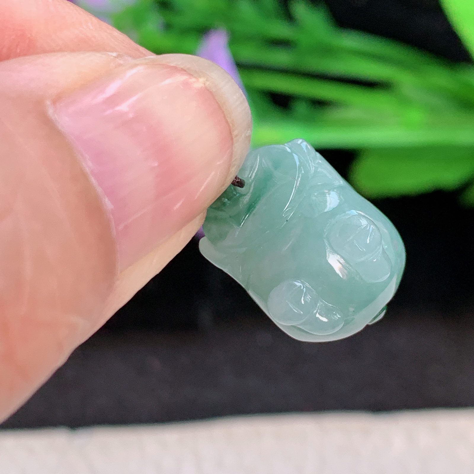 zen实拍15.8*12.5*13.2精雕缅甸翡翠飘花小猪猪 招财猪玉吊坠