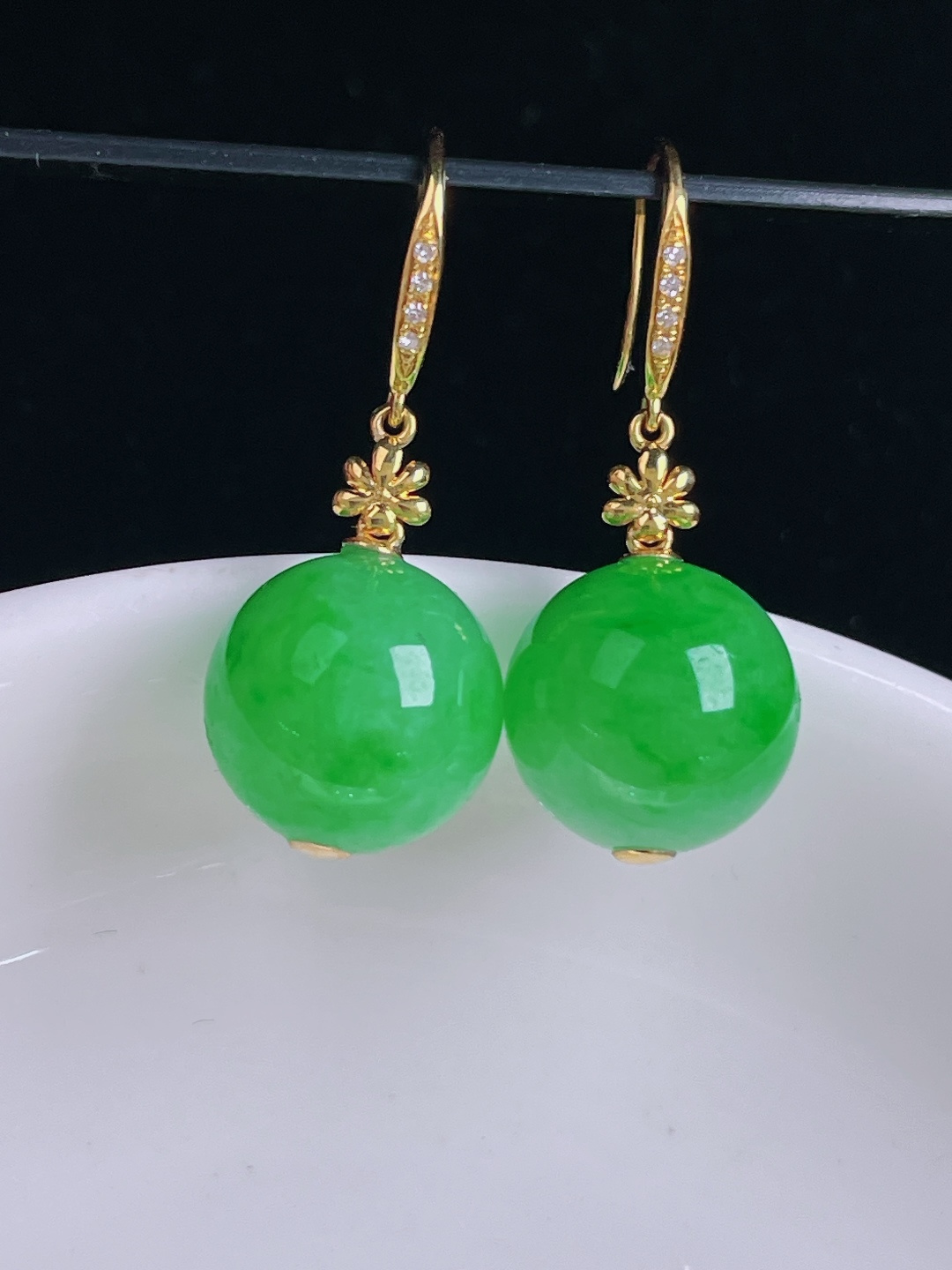 阳绿耳坠，18k镶嵌，老种起光，细底通透，尺寸：裸石11.3mm1005