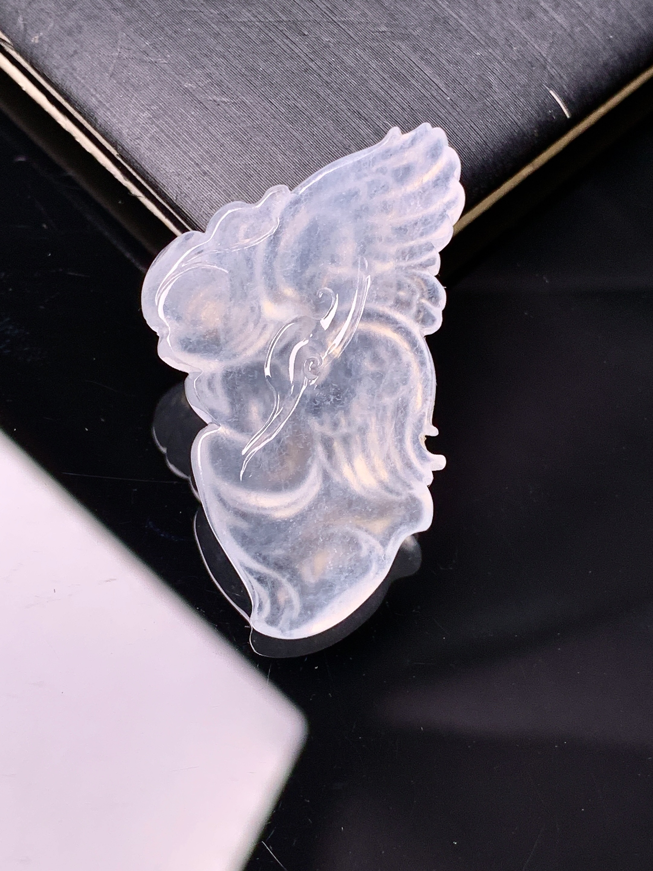 冰种天使宝宝吊坠 玉质细腻 色泽艳丽清新 水润亮眼 整体尺寸35.2*22*4.6 a8