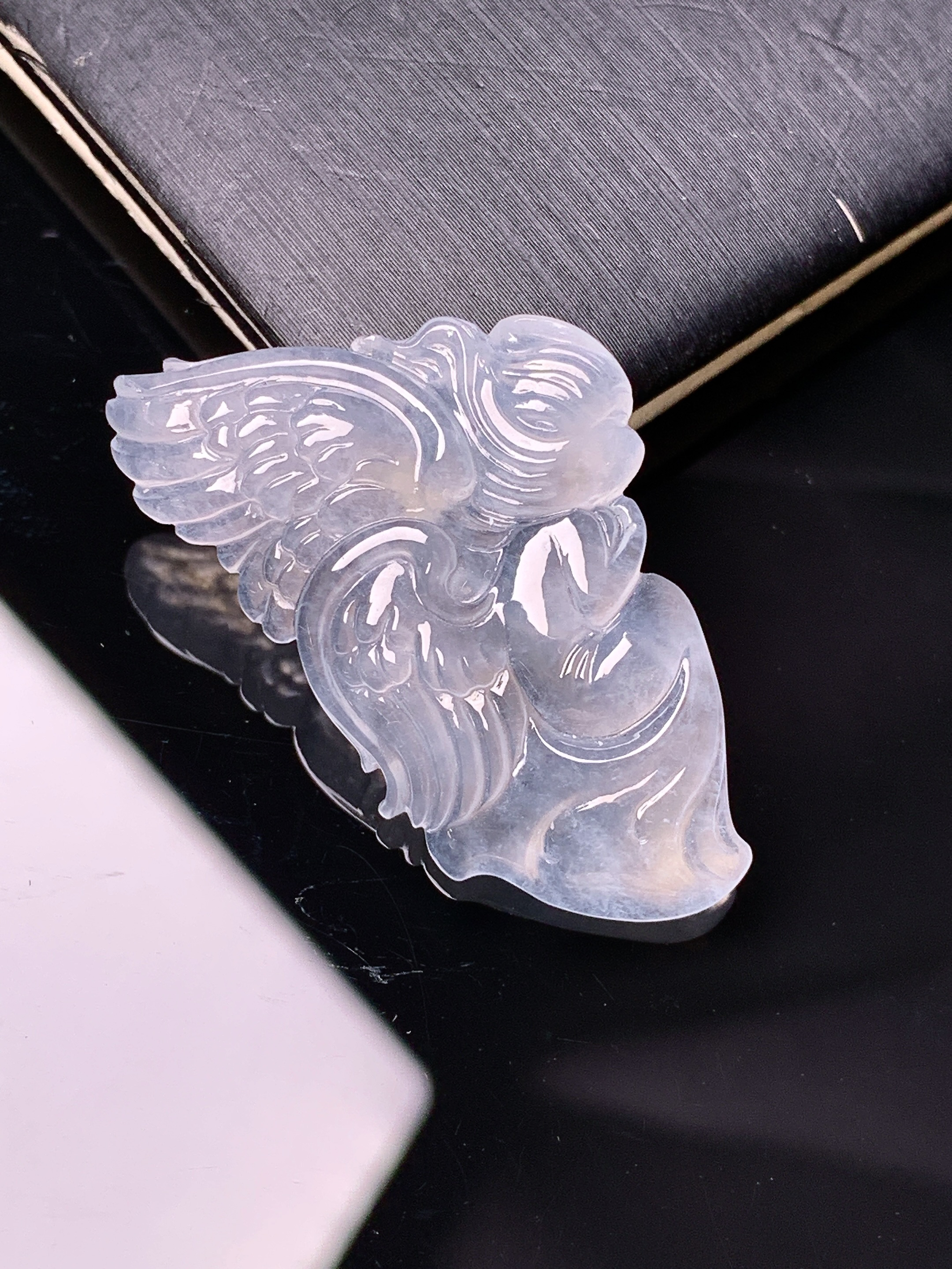 冰种天使宝宝吊坠 玉质细腻 色泽艳丽清新 水润亮眼 整体尺寸35.2*22*4.6 a8