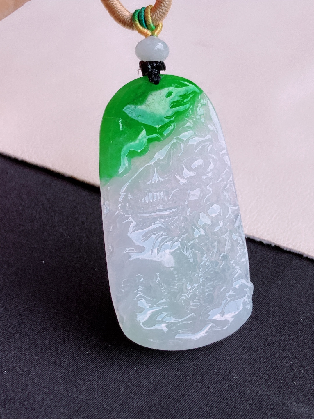 ️，翠绿山水牌，晶莹剔透，尺寸45.3/24.6/4/自然光实拍