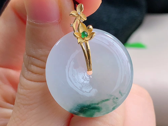 ️ 18K金伴钻平安扣， 无裂，尺寸31.2/24.4-4.5mm，包A附证书