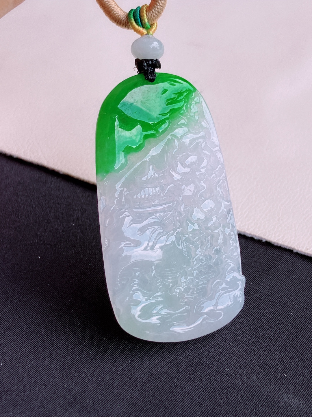 ️，翠绿山水牌，晶莹剔透，尺寸45.3/24.6/4/自然光实拍