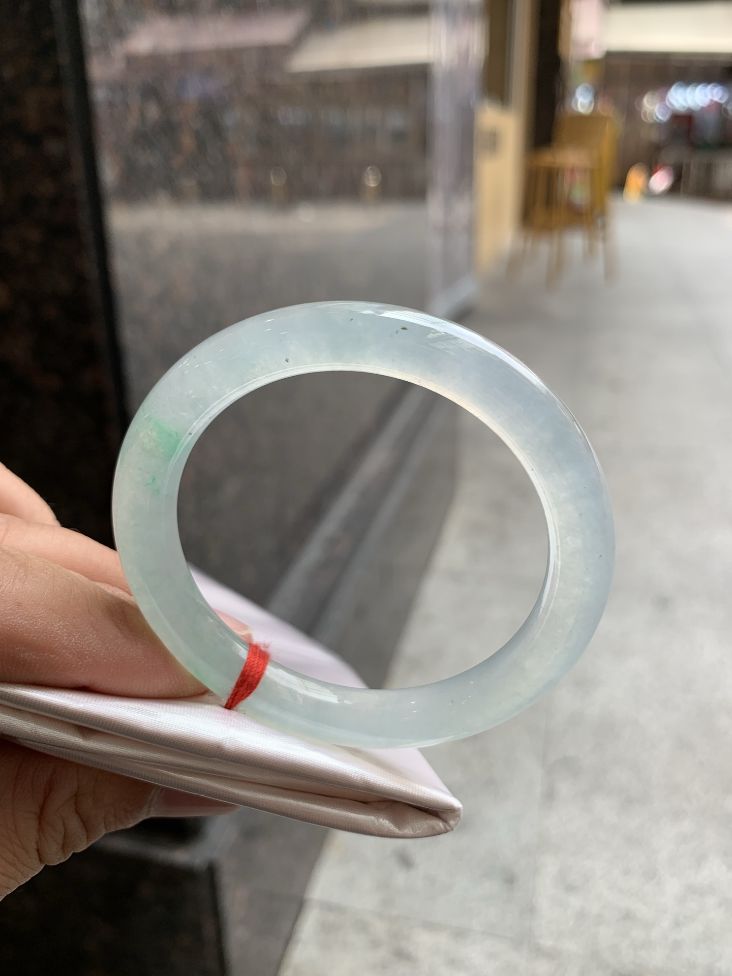 冰飘绿圆条 51.-8.4-8.3 1005-HN979-1 冰底飘点乌鸡点，打灯有细纹