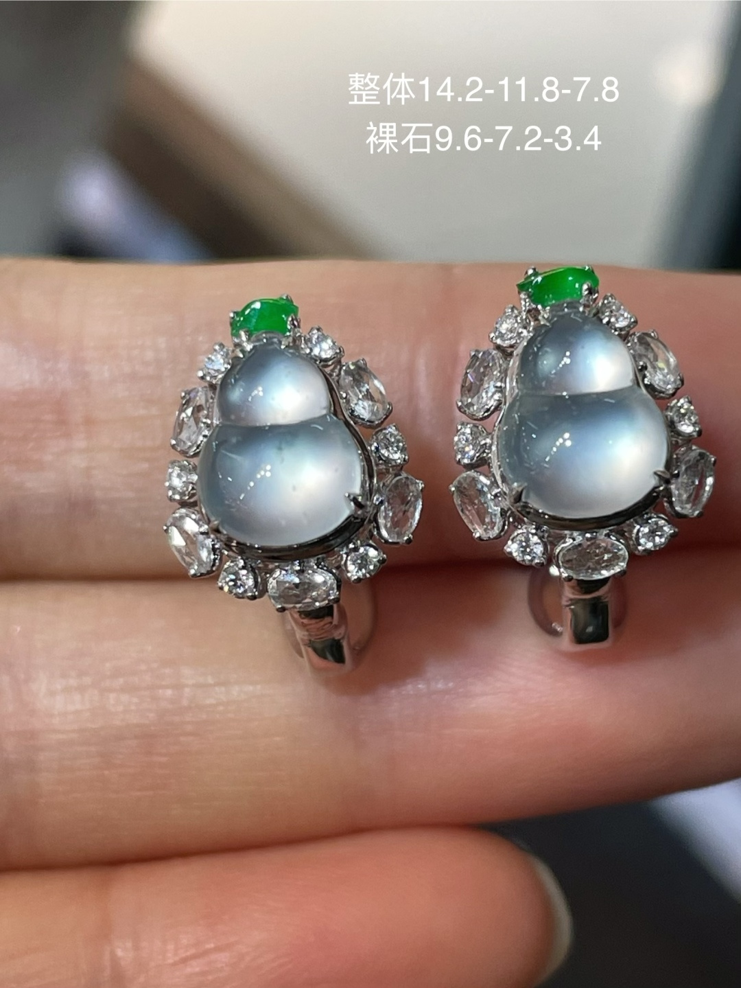 天然缅甸翡翠A货 白冰葫芦耳包 18k金镶嵌钻石 细腻水灵 实拍接近，14.2-11.8-7.8