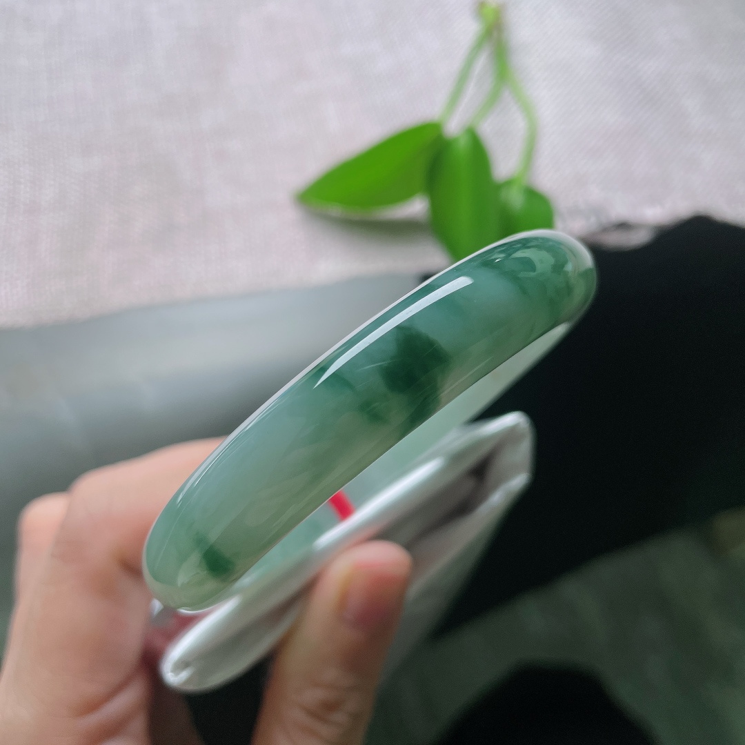 59.1/12.2/8.4飘花正圈，水润细腻，洒金，婉间生辉，贵气，无裂，ss59404a