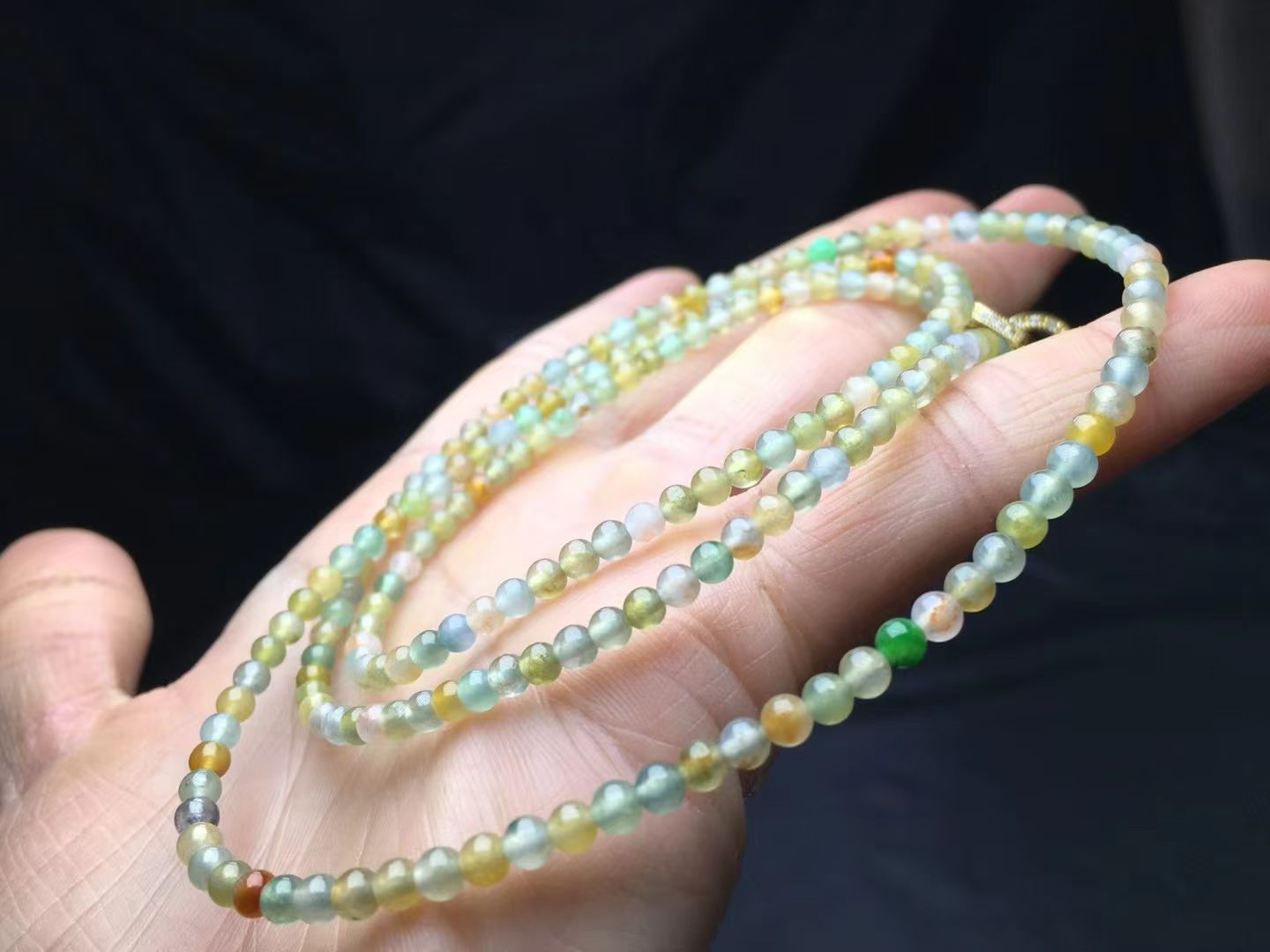 ️ 三彩小米珠链 卡3.3-3.6mm，202颗 上身好看，色润 鲜艳