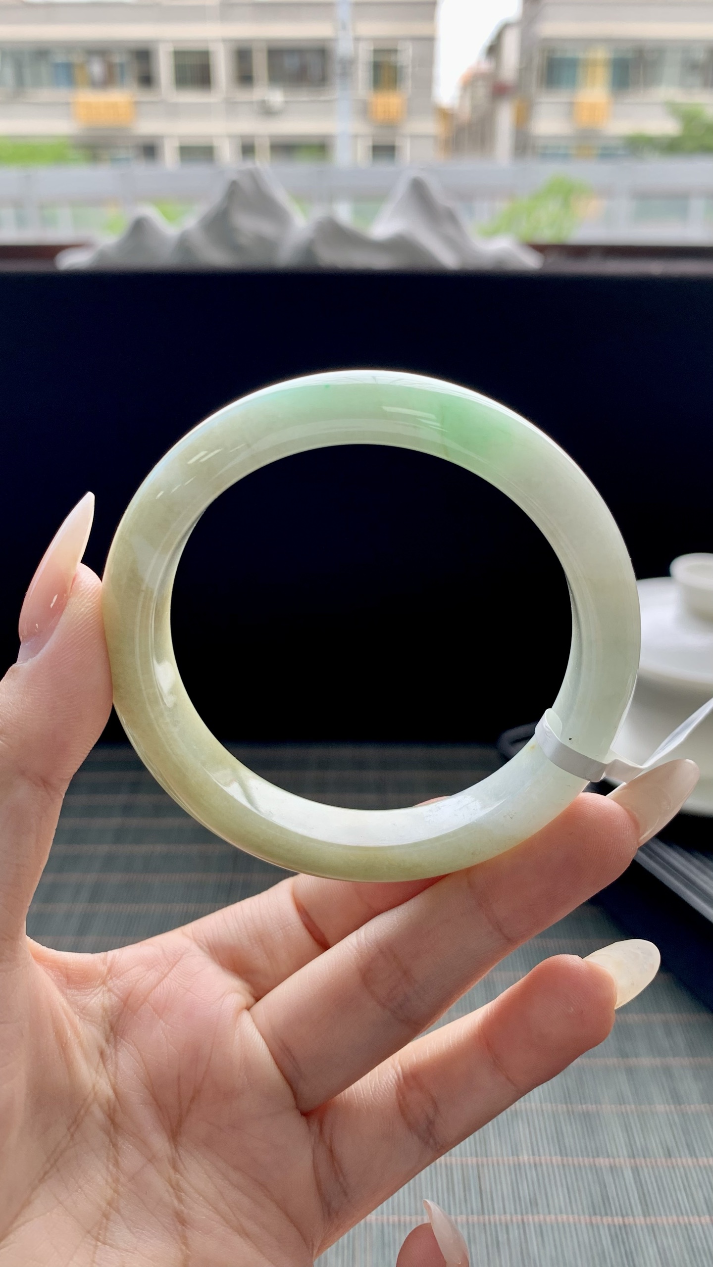 黄加绿正圈手镯成品 HYY-8035 尺寸：55.5-12-8