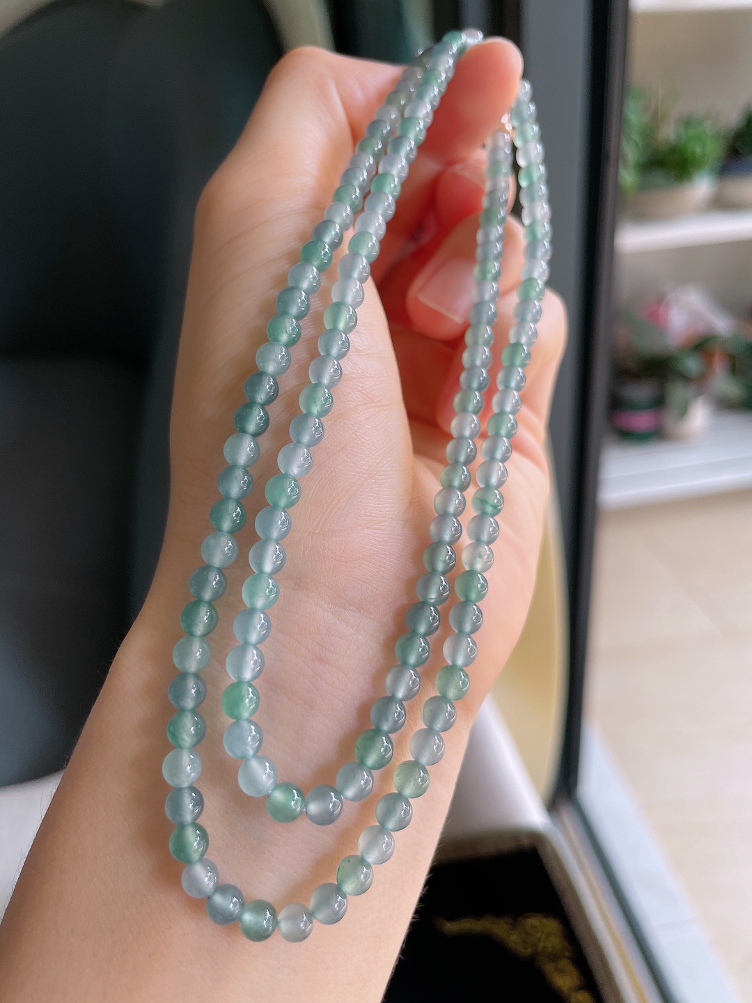 天然翡翠A货，冰双彩项链，尺寸：4.5mm133颗。【编4604】