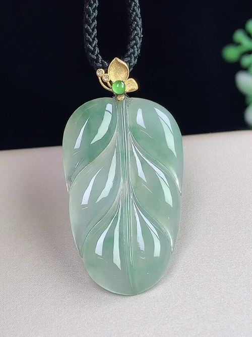 18k金镶冰飘花树叶，无裂，尺寸26.8-16.8-2.5mm，S05jay