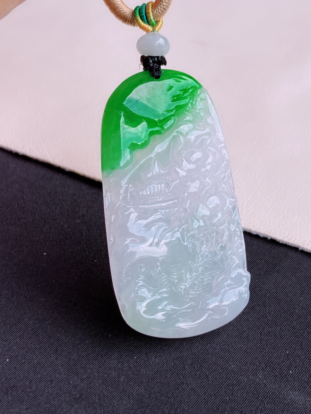 ️，翠绿山水牌，晶莹剔透，尺寸45.3/24.6/4/自然光实拍