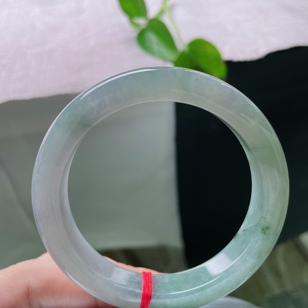 55.8/12.3/8.9，飘花正圈，晶体，飘花纤细飘逸，线条柔和自然色调均匀素雅，意境清幽淡然。ss56519a