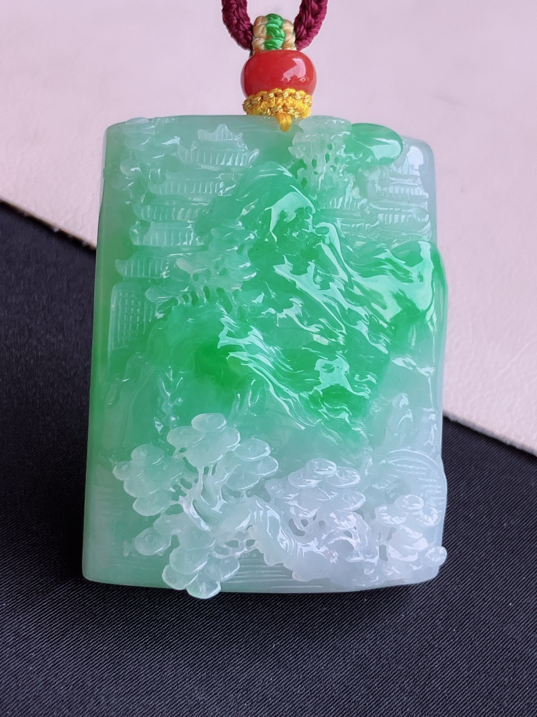 ️翠绿山水牌，意境美。尺寸46/34/10.5/自然光实拍