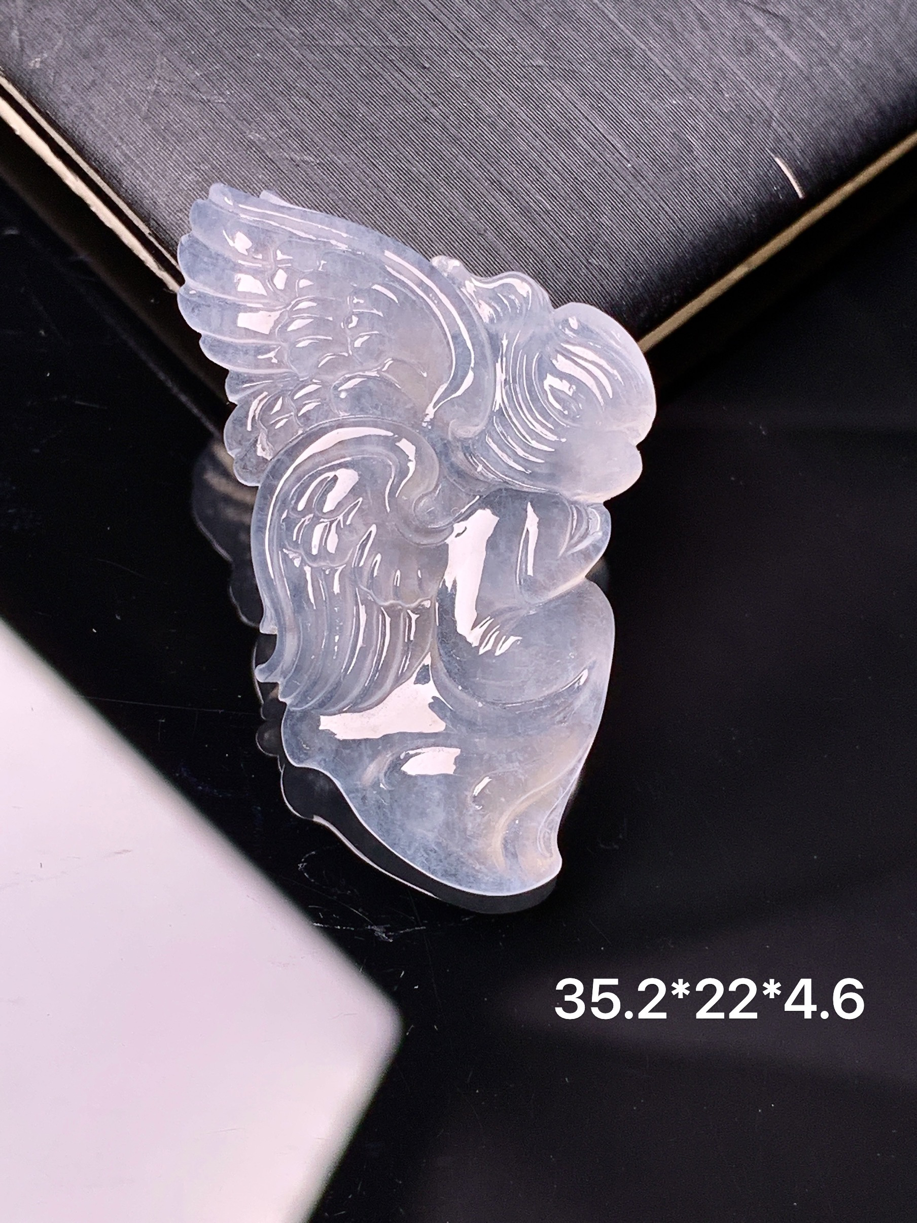 冰种天使宝宝吊坠 玉质细腻 色泽艳丽清新 水润亮眼 整体尺寸35.2*22*4.6 a8