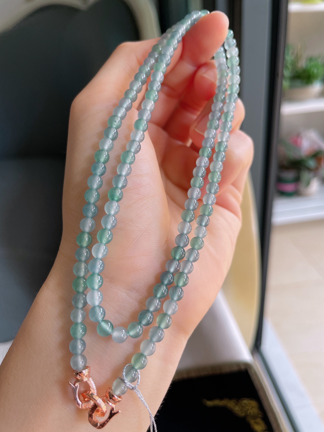天然翡翠A货，冰双彩项链，尺寸：4.5mm133颗。【编4604】