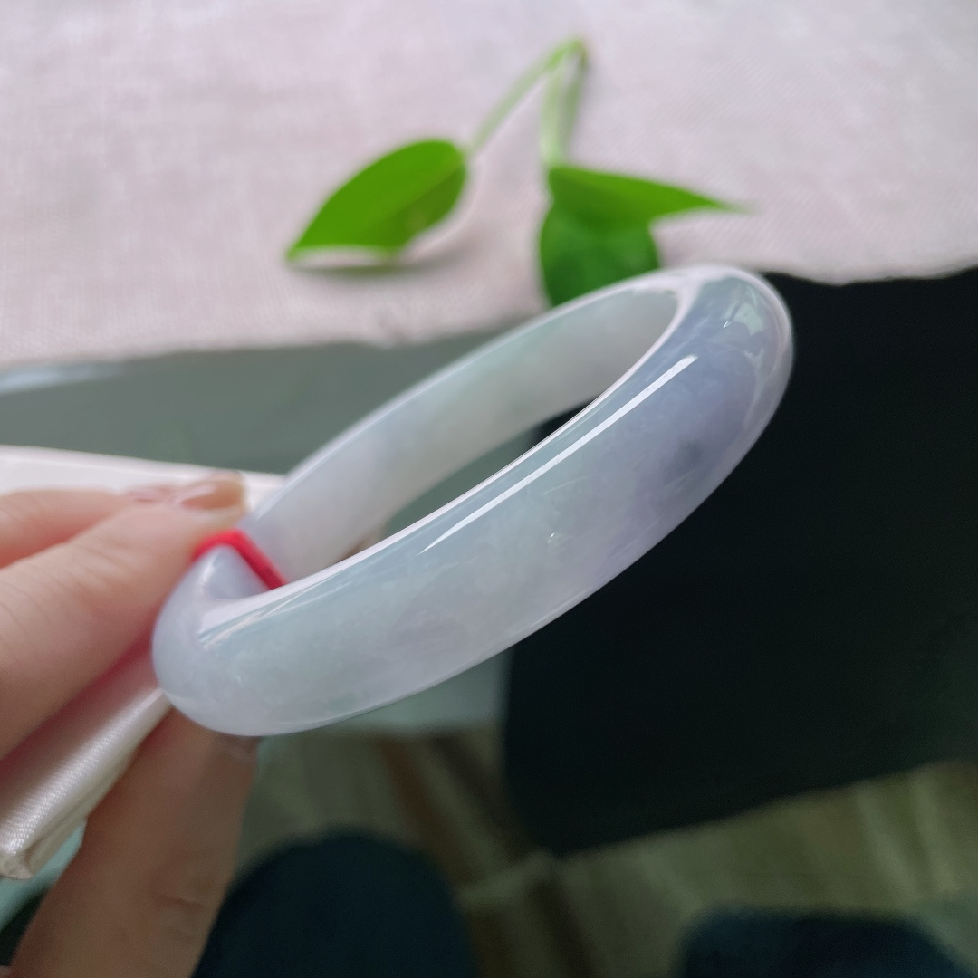 56.6/12.1/9.1，正圈，种老，似暮霭中的丁香花海，又像夜空中闪烁的紫微星芒，无裂。ss57423a