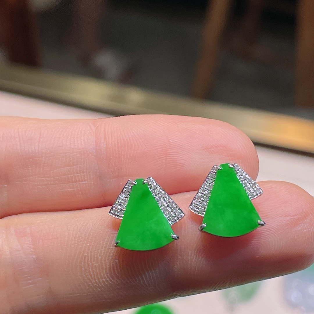 ️辣绿耳钉，18k镶嵌，老种起光，细底通透，尺寸：12/12/3mm1005