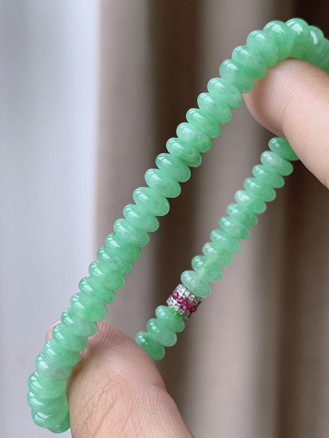 【珠子】冰果绿手串算盘珠珠子手串 【说明】缅甸 性比高 【尺寸】6.6-3.3mm 【重量】16克
