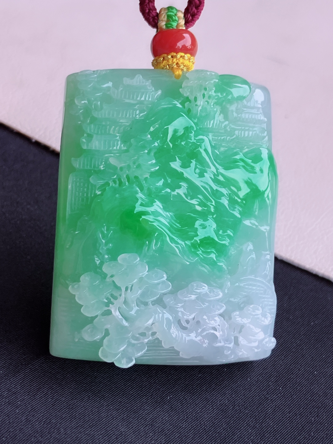 ️翠绿山水牌，意境美。尺寸46/34/10.5/自然光实拍