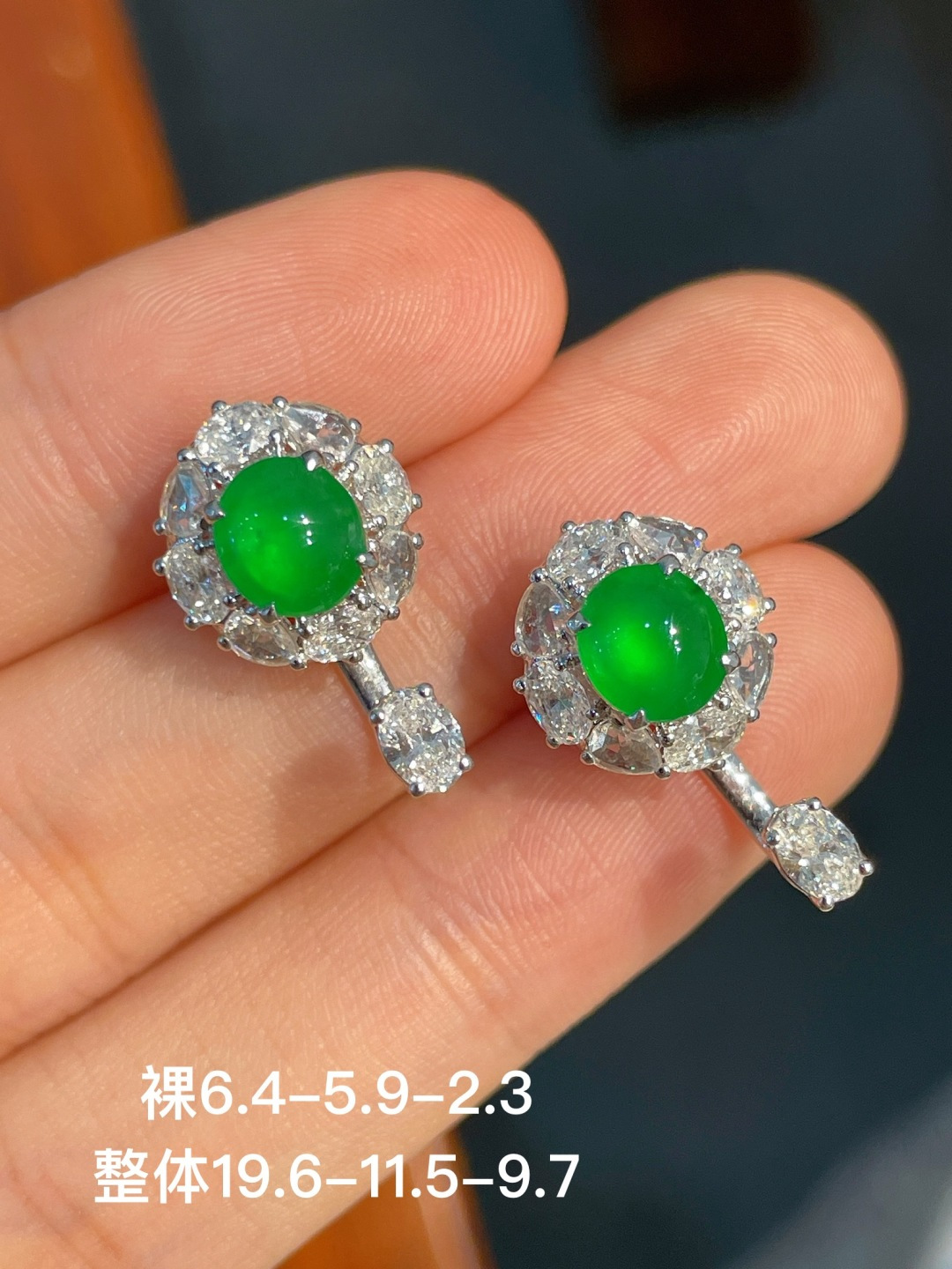 阳绿蛋面耳钉，无裂 18k金镶嵌 强烈推荐，6.4-5.9-2.3