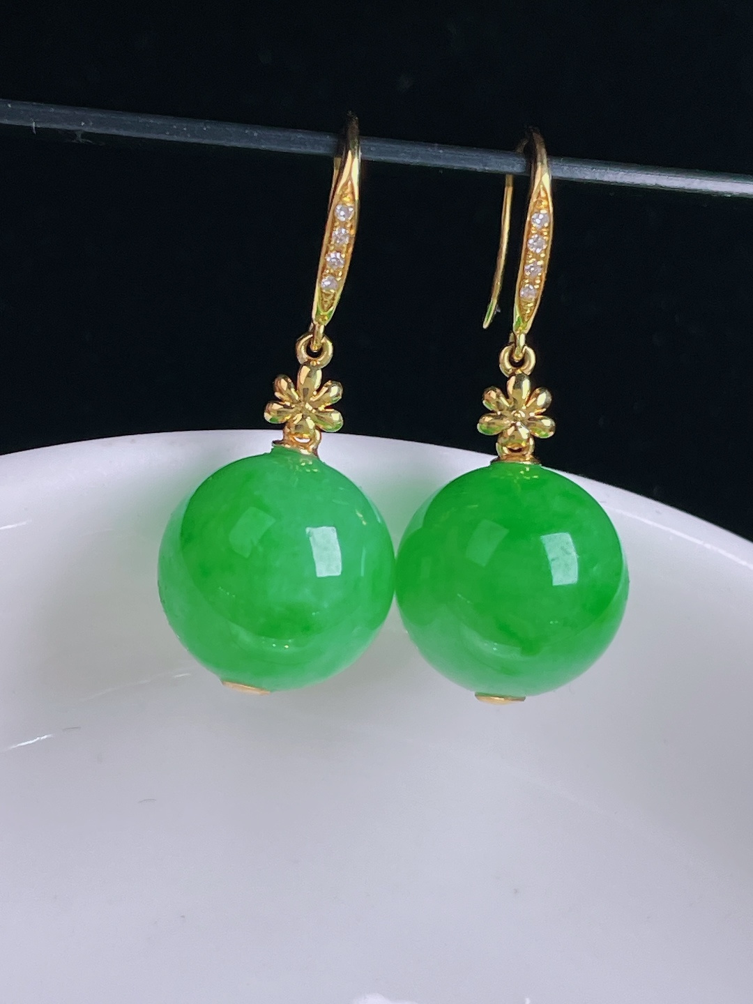 阳绿耳坠，18k镶嵌，老种起光，细底通透，尺寸：裸石11.3mm1005