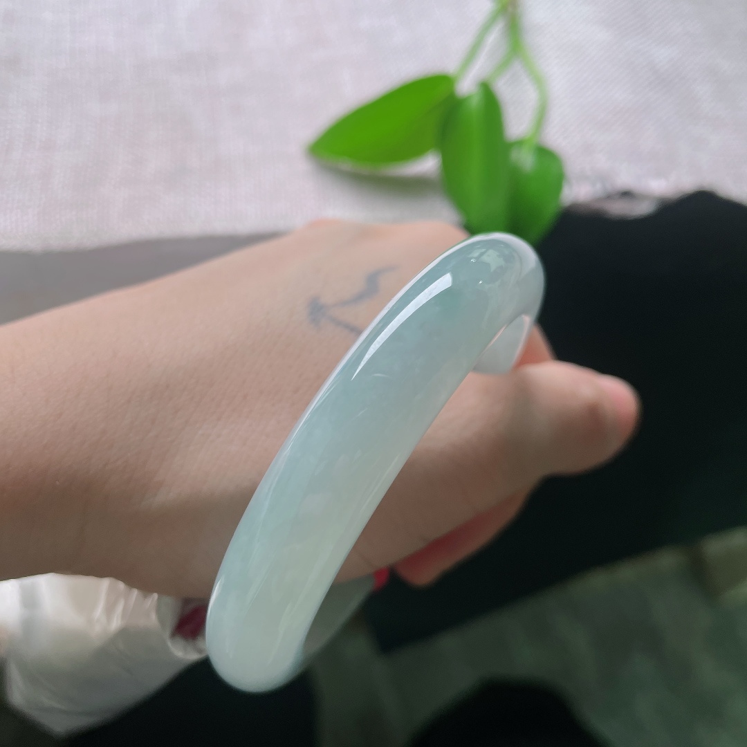 54.8/12/8.7冰底正圈，冰润细腻，种老水足，婉间的温柔，贵气，无裂，ss59555a