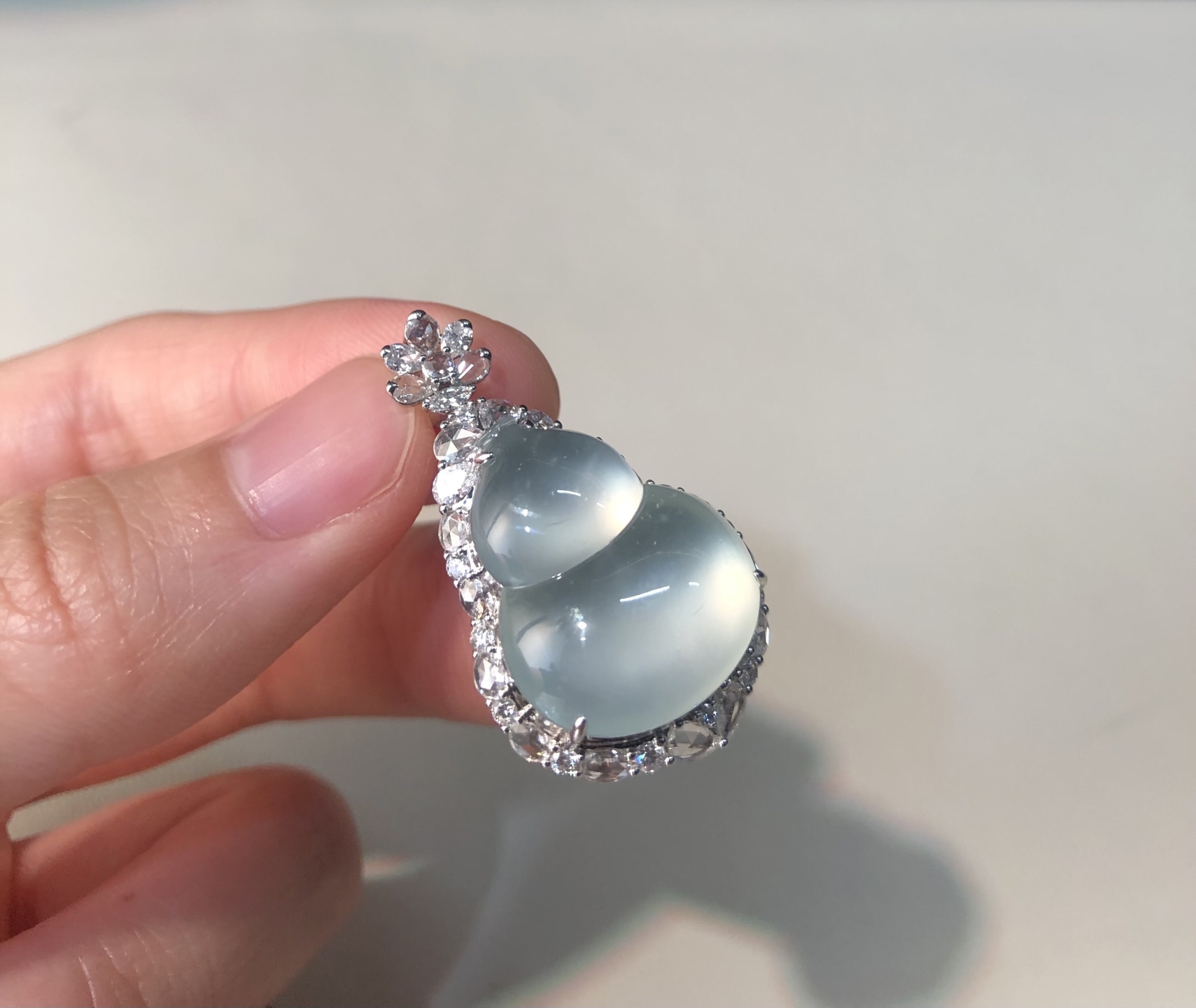 ️ 18k【金镶嵌冰种葫芦吊坠】 尺寸：28.0×19.2×12.1，裸石20.0×16.0 璞玉含光，温润千载